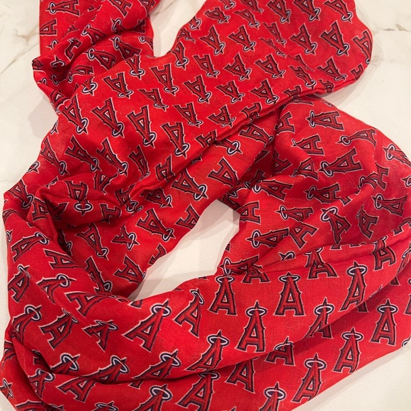 Angels MLB infinity scarf - Picture 4 of 5